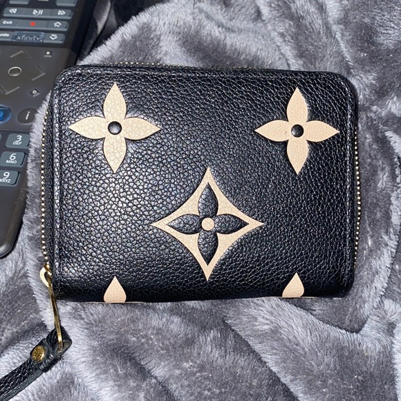 LV Compact Zipper Wallet - Picture 2 of 4